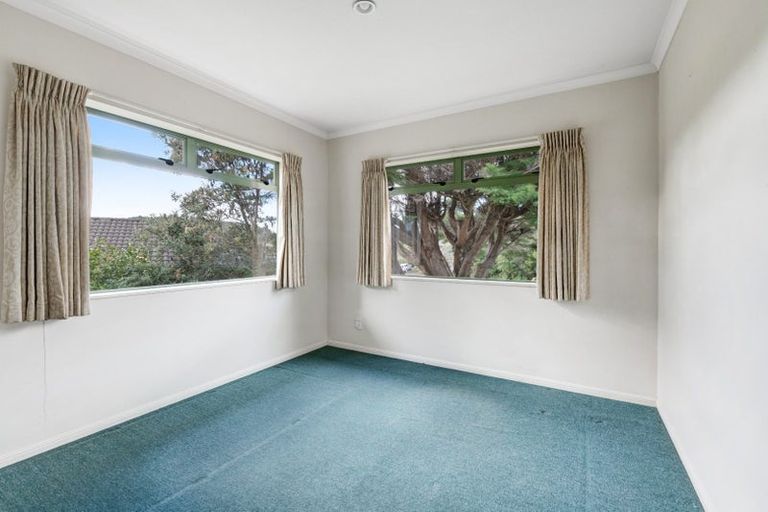 Photo of property in 86 Roberta Crescent, Orewa, 0931