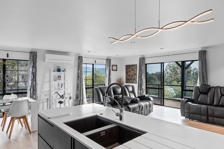 Photo of property in 4 Pine Ridge Terrace, Waikanae Beach, Waikanae, 5036