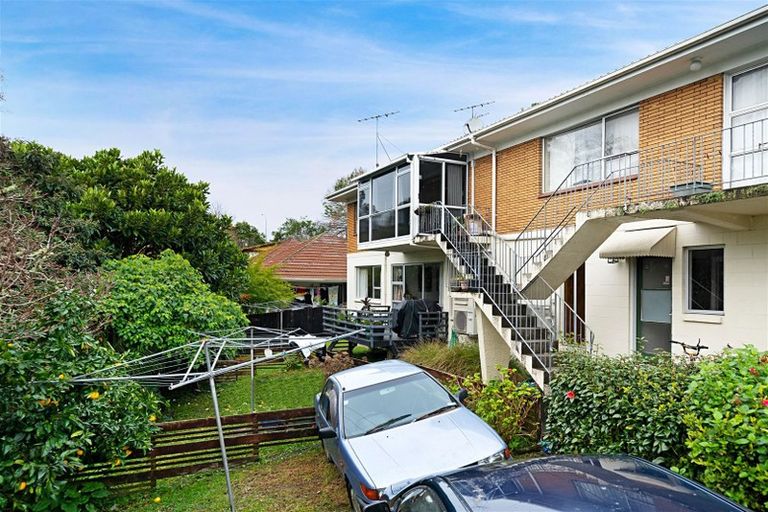 Photo of property in 5/15a Oates Road, Glen Eden, Auckland, 0602