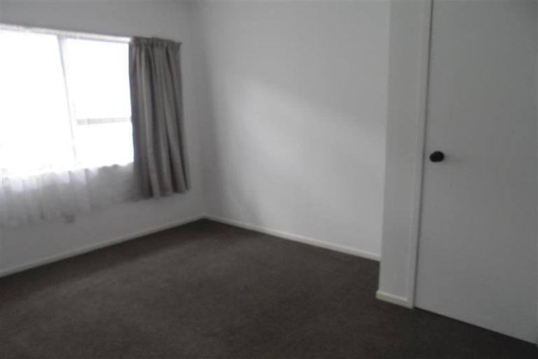 Photo of property in 28 Pahi Place, West Harbour, Auckland, 0618