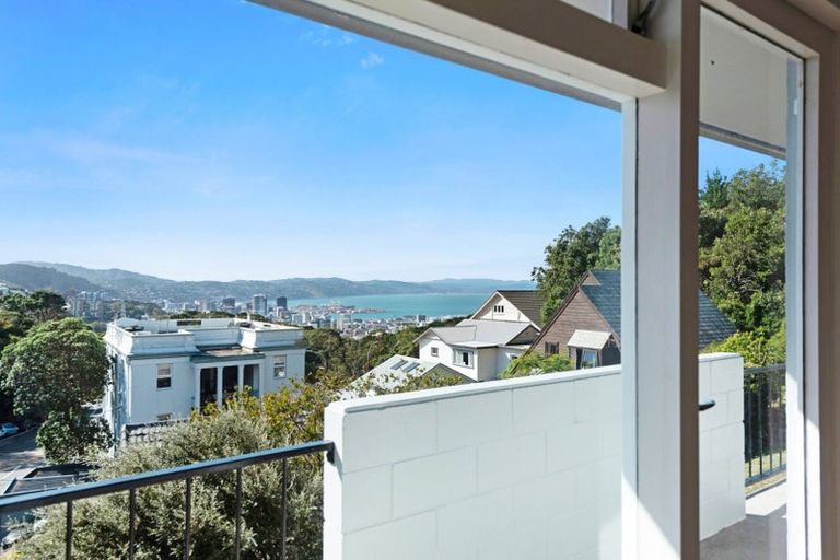 Photo of property in 2e/145 Ohiro Road, Brooklyn, Wellington, 6021