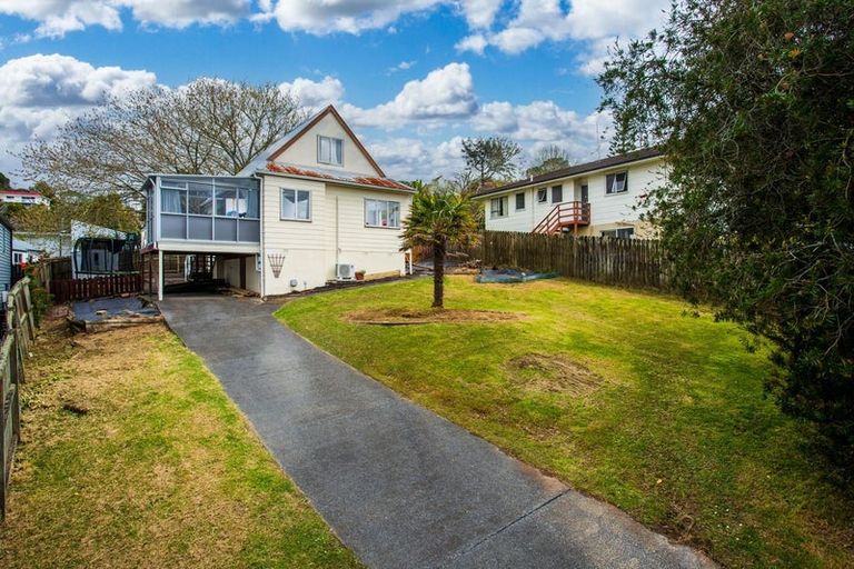Photo of property in 8 Athena Drive, Totara Vale, Auckland, 0629