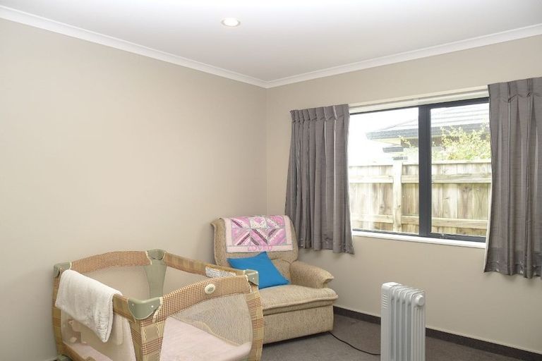 Photo of property in 100 Guildford Drive, Paraparaumu Beach, Paraparaumu, 5032