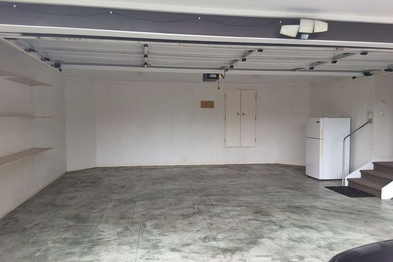 Photo of property in 53 Golfland Drive, Golflands, Auckland, 2013