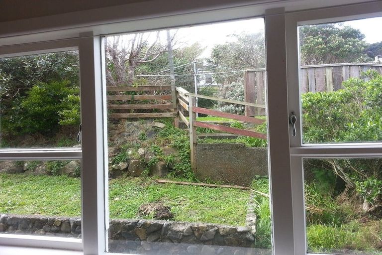 Photo of property in 12 Huntingdon Street, Northland, Wellington, 6012