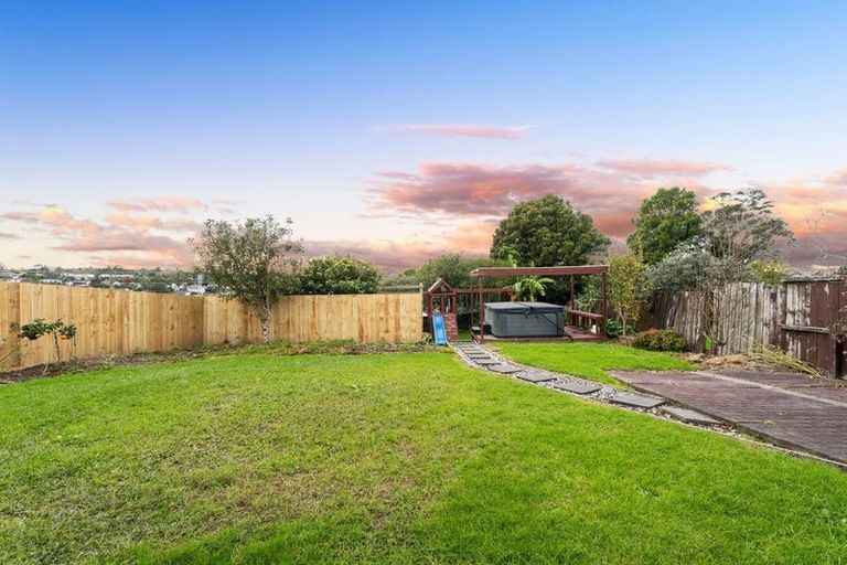 Photo of property in 92 Gallony Avenue, Massey, Auckland, 0614