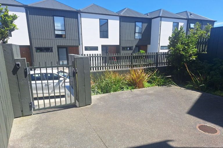 Photo of property in 18/6u Oswald Crescent, Paparangi, Wellington, 6037