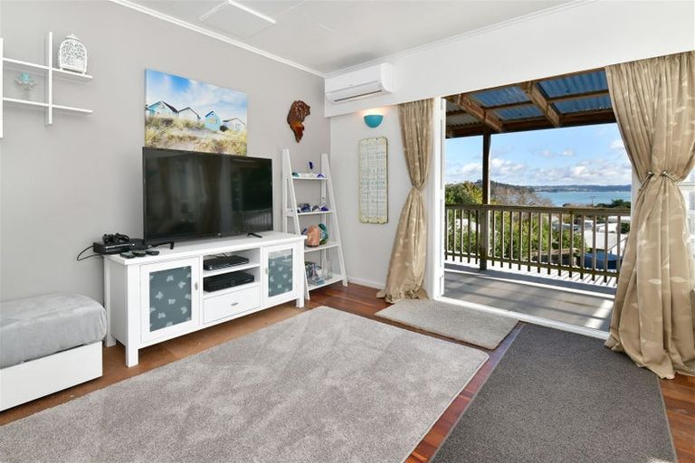 Photo of property in 4a Kathy Terrace, Stanmore Bay, Whangaparaoa, 0932