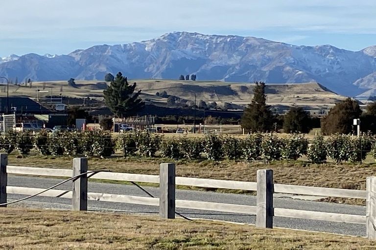 Photo of property in 1 Outlet Road, Wanaka, 9305
