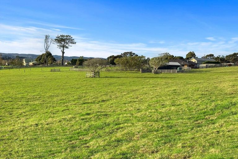 Photo of property in 118 Cottle Road, Taupaki, Henderson, 0782