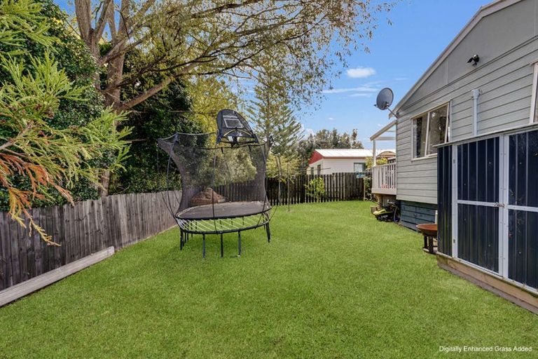 Photo of property in 2/137 Awaroa Road, Helensville, 0800