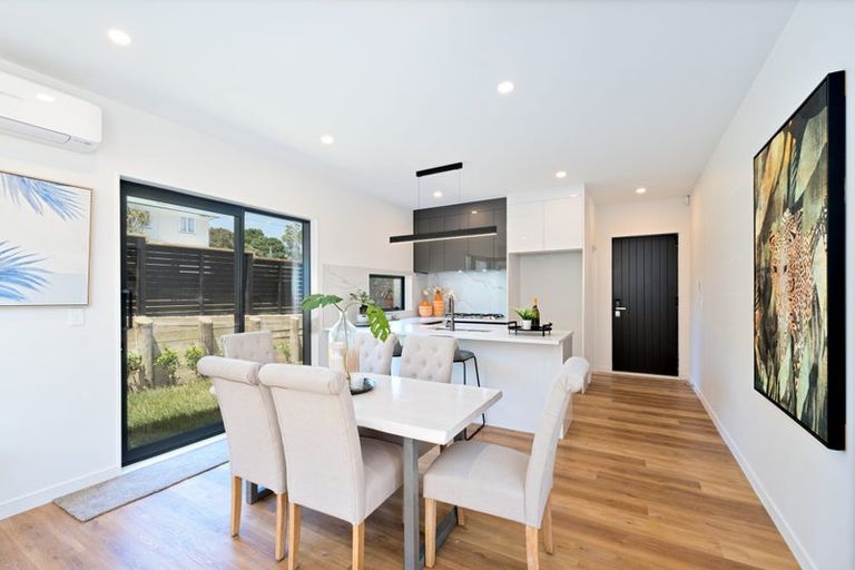 Photo of property in 21c Barron Drive, Green Bay, Auckland, 0604