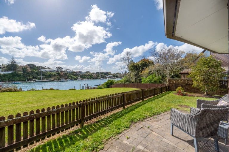 Photo of property in 2/10 Dayspring Way, Pakuranga, Auckland, 2010