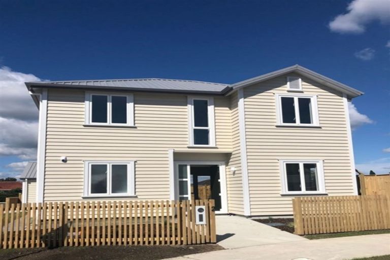 Photo of property in 2 Riroriro Close, Papakura, 2110
