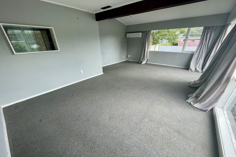 Photo of property in 15 Holborn Drive, Stokes Valley, Lower Hutt, 5019