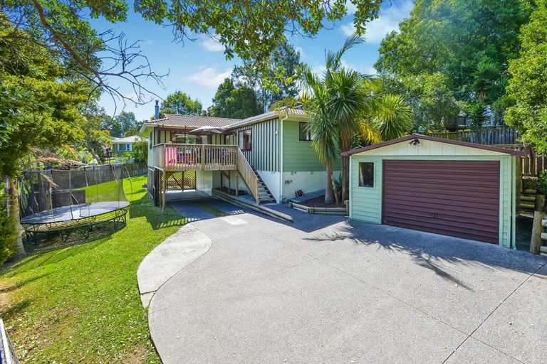 Photo of property in 10 Glenbervie Crescent, Massey, Auckland, 0614