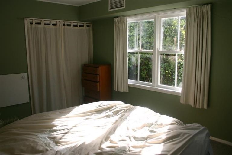 Photo of property in 16 Victory Avenue, Karori, Wellington, 6012