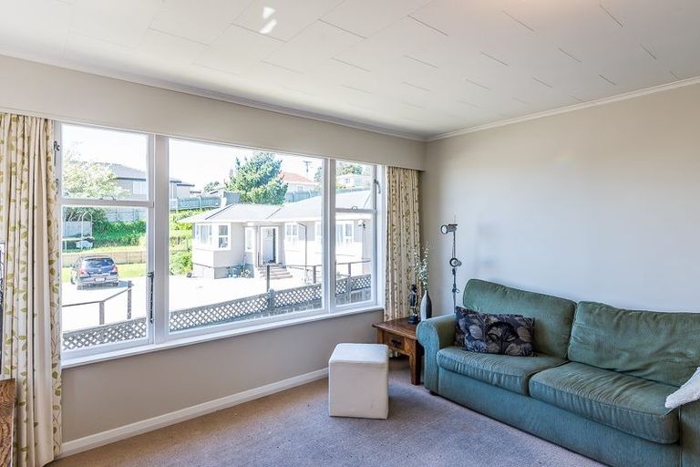 Photo of property in 36 Horokiwi Road West, Newlands, Wellington, 6037