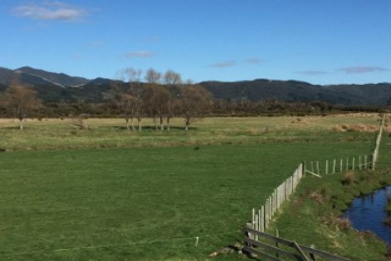 Photo of property in 242 Wallaceville Road, Wallaceville, Upper Hutt, 5371