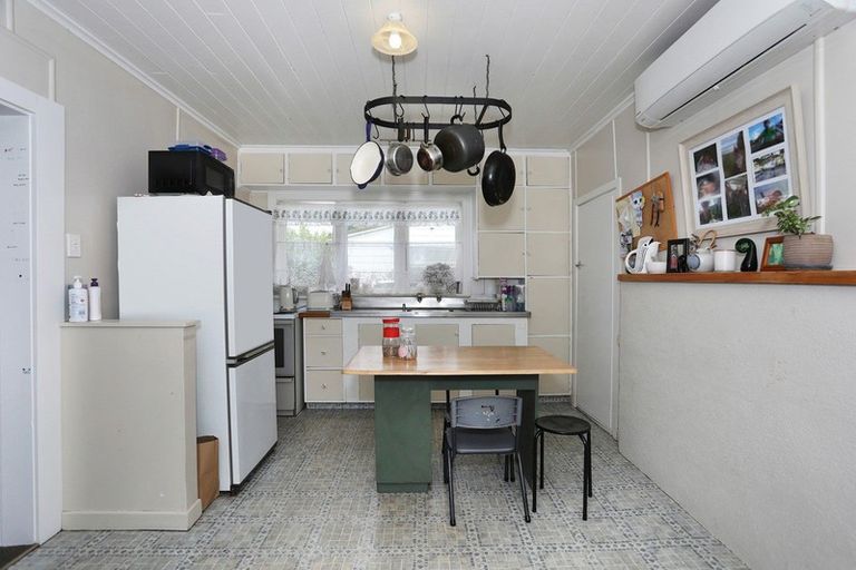 Photo of property in 18 Robert Street, Marton, 4710