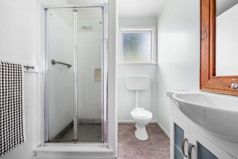 Photo of property in 4 Thomson Grove, Stokes Valley, Lower Hutt, 5019