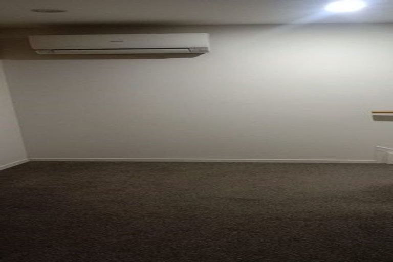 Photo of property in 19 Brunton Place, Glenfield, Auckland, 0629