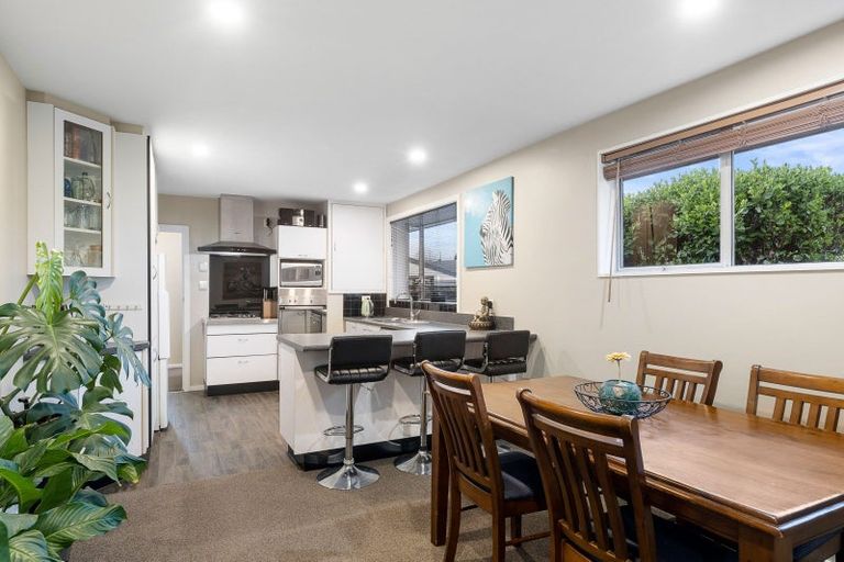 Photo of property in 30 Glenharrow Avenue, Avonhead, Christchurch, 8042