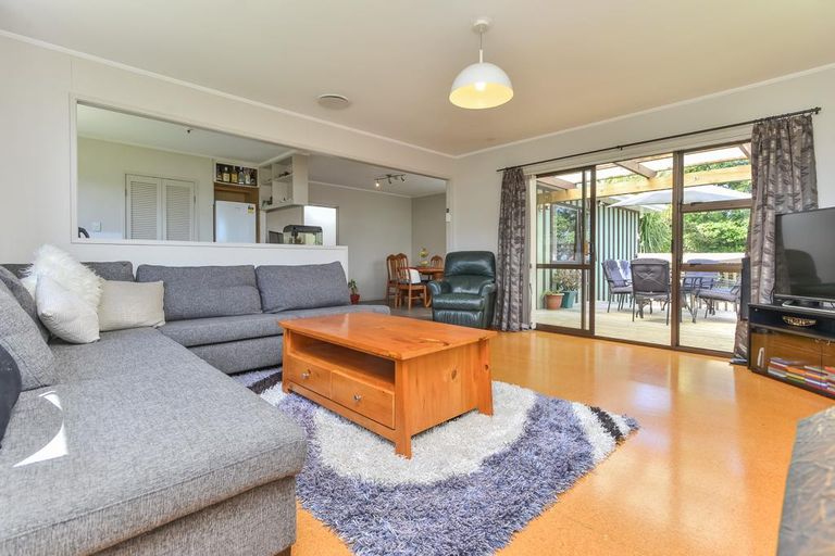 Photo of property in 10 Glenbervie Crescent, Massey, Auckland, 0614