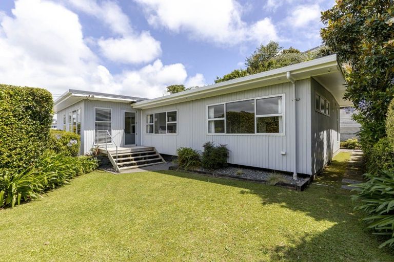 Photo of property in 5 Whitby Place, Westown, New Plymouth, 4310