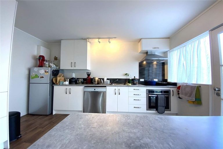 Photo of property in 7/15a Oates Road, Glen Eden, Auckland, 0602
