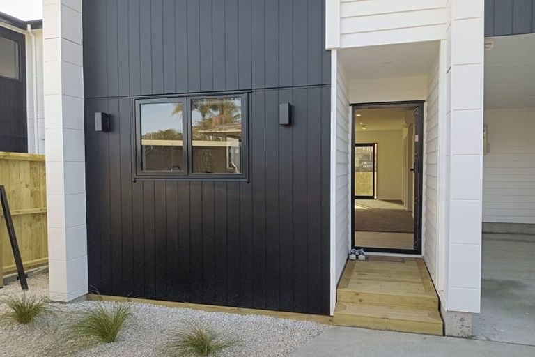 Photo of property in 216b Lake Road, Northcote, Auckland, 0627