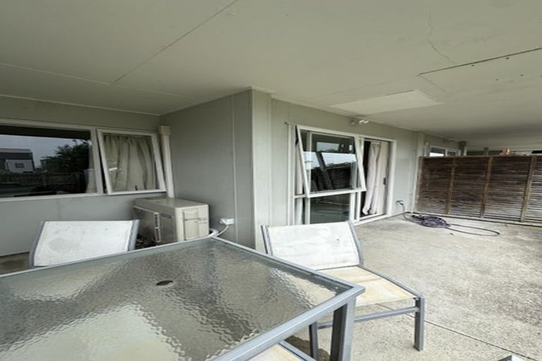 Photo of property in 2/242 Great North Road, Henderson, Auckland, 0612