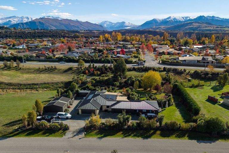 Photo of property in 10 Jack Young Place, Albert Town, Wanaka, 9305