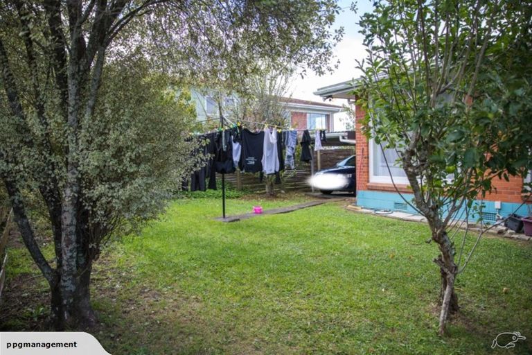 Photo of property in 1/11 Liston Street, Northcote, Auckland, 0627