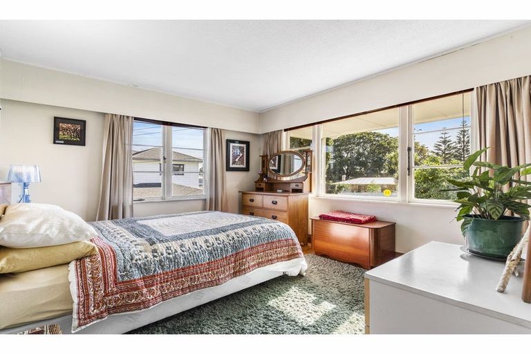 Photo of property in 10 Lloyd Avenue, Papatoetoe, Auckland, 2025