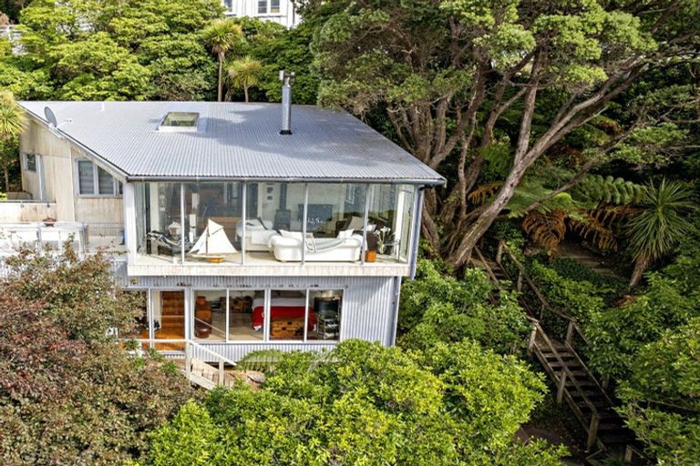 Photo of property in 36a Fortification Road, Karaka Bays, Wellington, 6022