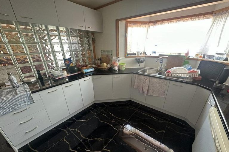 Photo of property in 80 Flanshaw Road, Te Atatu South, Auckland, 0610