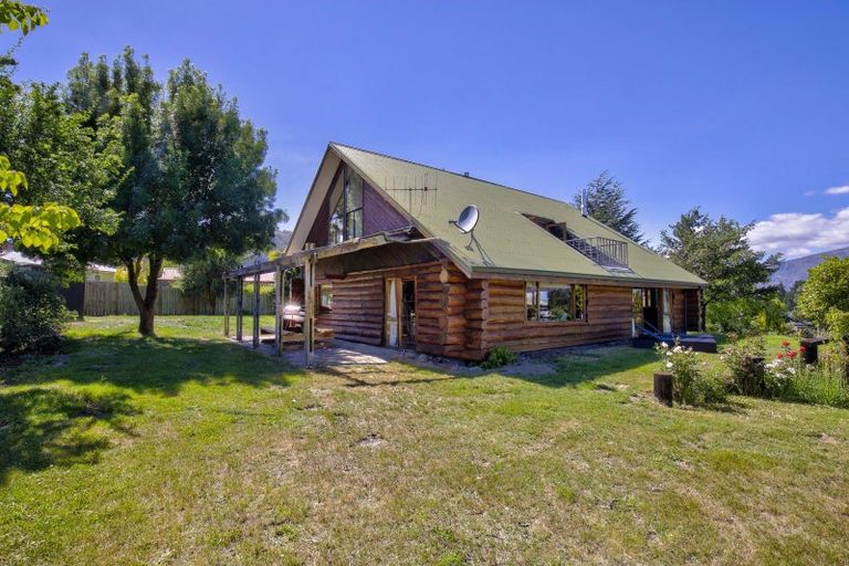 Photo of property in 21 Mount Iron Drive, Wanaka, 9305