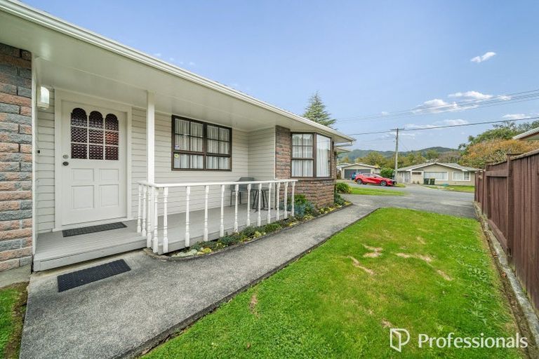 Photo of property in 14 Rawhiti Street, Stokes Valley, Lower Hutt, 5019