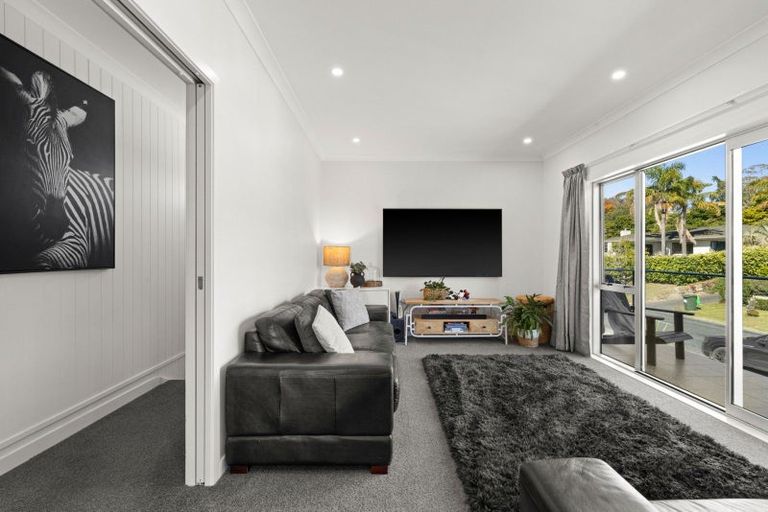 Photo of property in 37 Tauroa Road, Havelock North, 4130