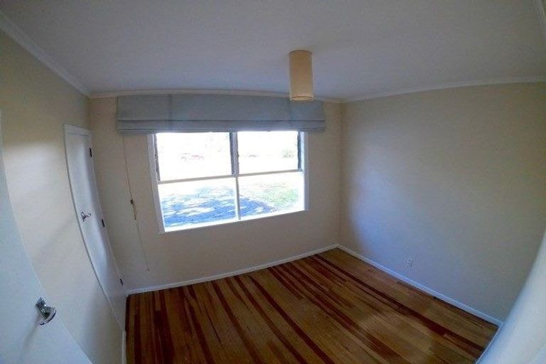 Photo of property in 15 Murray Road, Te Atatu Peninsula, Auckland, 0610