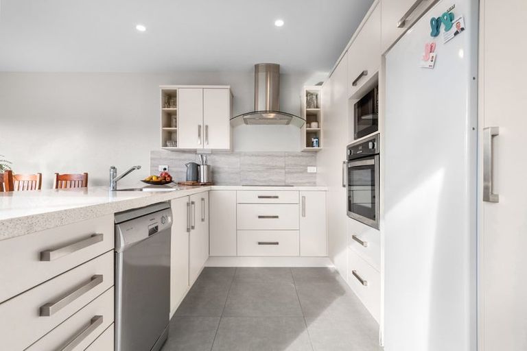 Photo of property in 17 Scoria Close, Pyes Pa, Tauranga, 3112