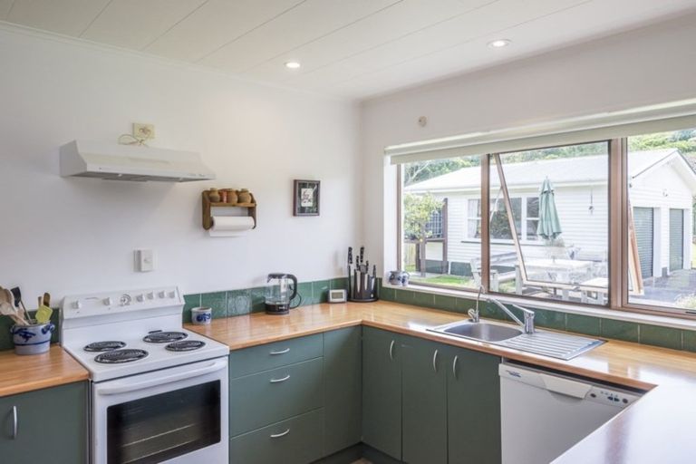 Photo of property in 15 Koromiko Road, Waikanae, 5036