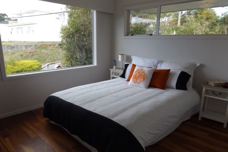 Photo of property in 6 Link Road, Newlands, Wellington, 6037