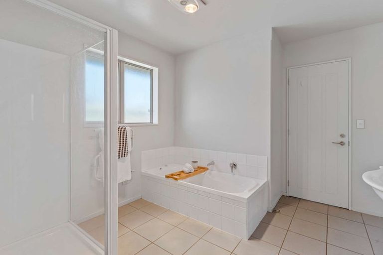 Photo of property in 51 Rolleston Drive, Rolleston, 7614