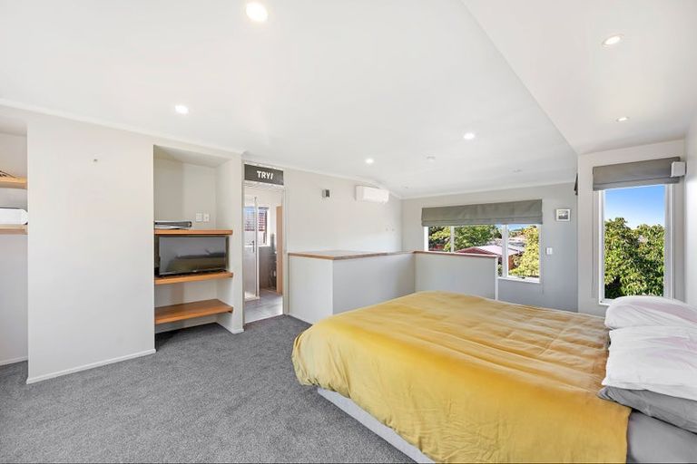 Photo of property in 2 Cambridge Terrace, Taradale, Napier, 4112