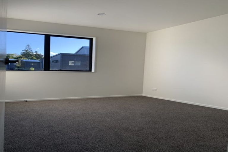 Photo of property in 37 Jabuka Street, Glen Eden, Auckland, 0602