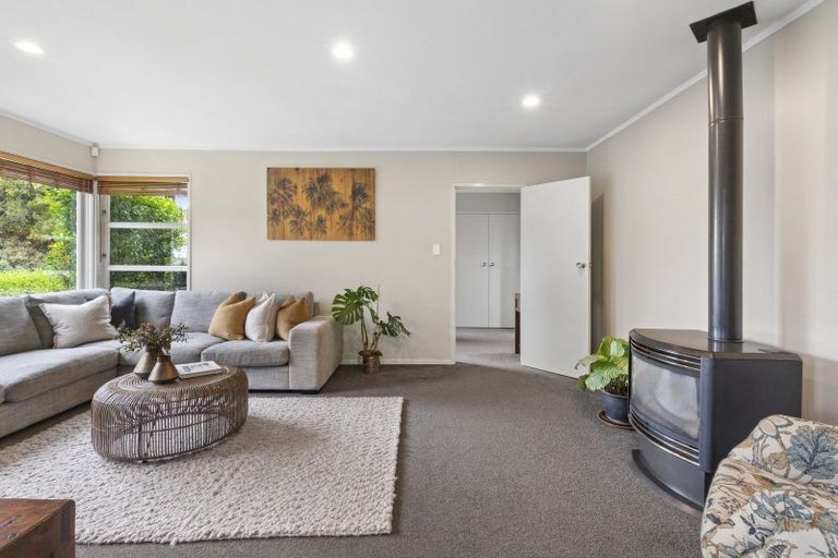 Photo of property in 4 Coulthard Terrace, Opaheke, Papakura, 2113