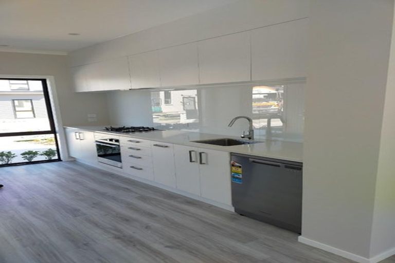 Photo of property in 3 La Mer Lane, Wallaceville, Upper Hutt, 5018