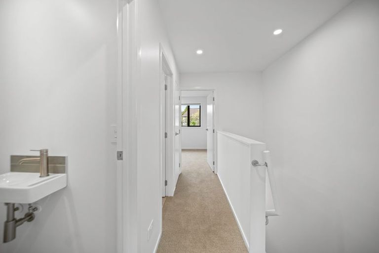 Photo of property in 7/97 Atkinson Road, Titirangi, Auckland, 0604